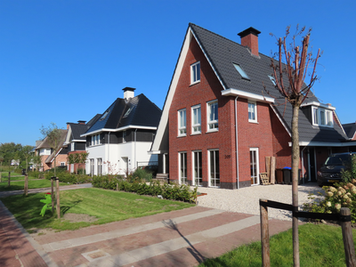 850987 Gezicht op de voor- en zijgevels van de nieuwbouwvilla's Zandweg 205-hoger te De Meern (gemeente Utrecht).